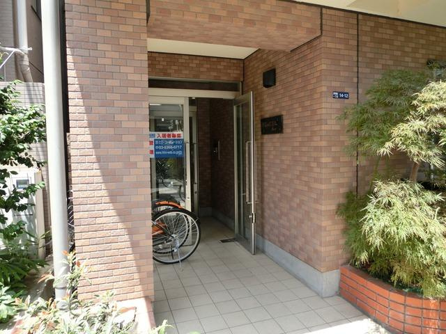 早稲田桜並木ＡＶＥのエントランス