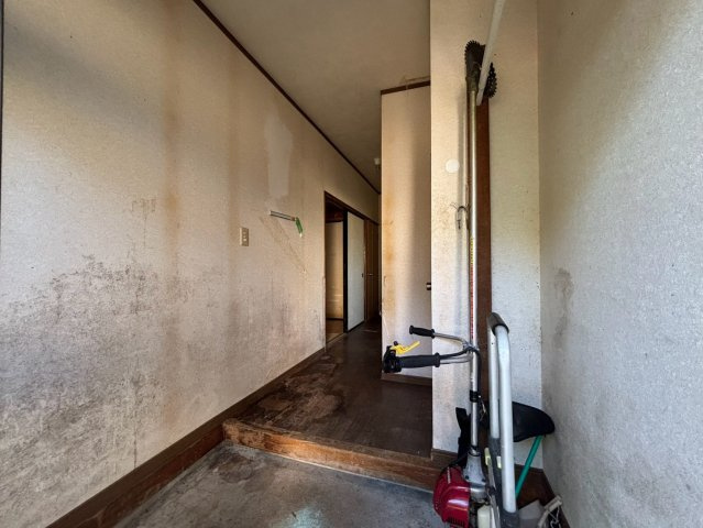 鹿嶋市大字津賀　中古戸建の玄関