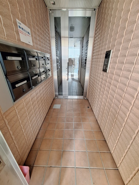 北区赤羽２丁目の賃貸マンションのロビー
