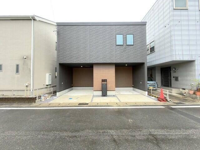 新築戸建て・仲介手数料無料）岩倉市東町０１期　1号棟の前面道路含む現地写真|外観
