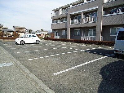 ヒルフィールドの駐車場