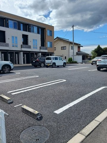 エクセレントの駐車場