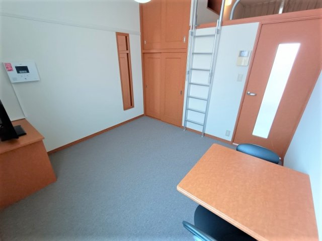 【居間・リビング】 | レオパレスシャトー花園 | 家電・家具付きのお部屋です。