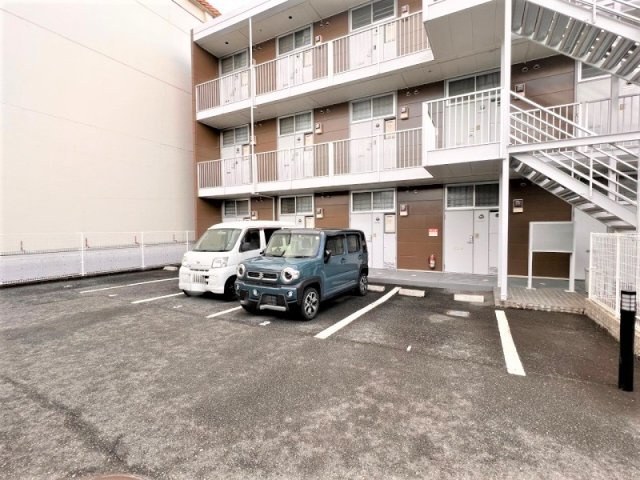 【その他】 | レオパレスシャトー花園 | 駐車場は別料金となります。