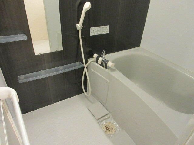 ラピス四谷三丁目の浴室