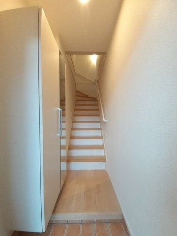 プラシードアルバの玄関|明るい玄関です