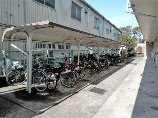 レオパレスツインハイツＡのその他|自転車置き場