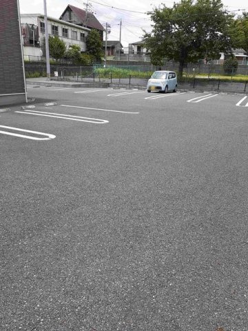アミティエ３号館の駐車場