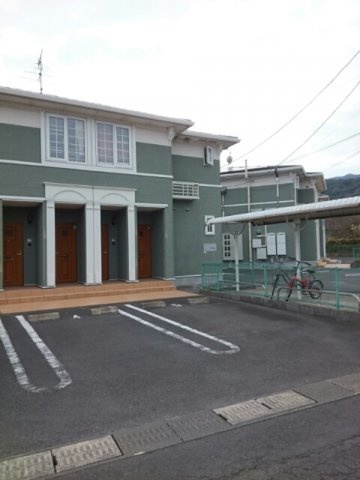 プロムナードⅢの駐車場