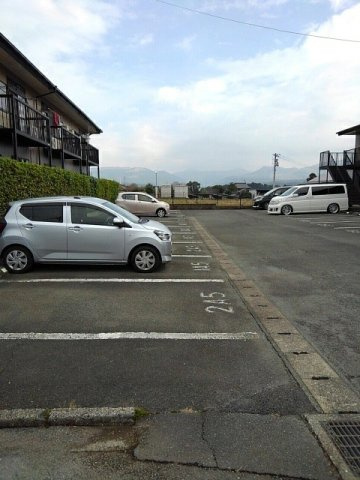 アメニティヒルズＢの駐車場