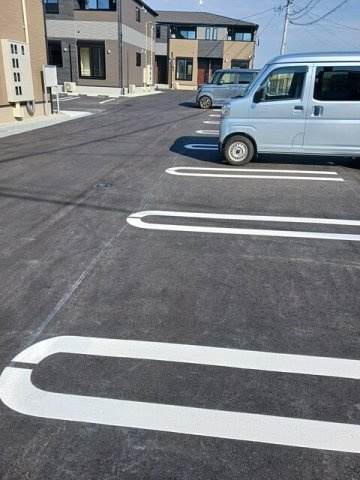 シャルフ　赤江　Ⅲの駐車場