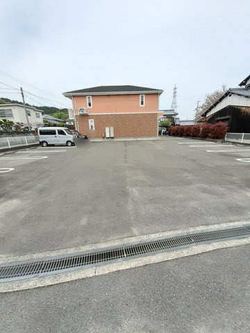 アクア・サイド・ヴィオラＢの駐車場