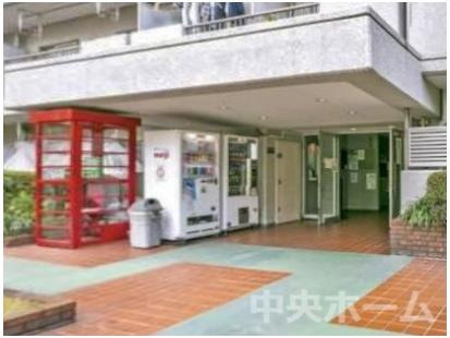 錦糸町ハイタウンのエントランス|【エントランス】マンションのエントランスは、その物件の印象を決める、顔とも言える場所です。毎日通る場所ですからきれいなのが一番です。エントランス内はオートロックですので暮らしの安全も確保されています。