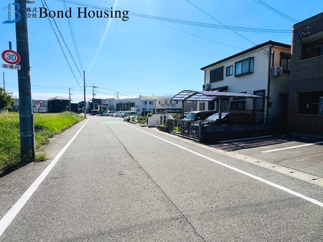 JR魚住駅徒歩14分　錦浦小　魚住町住吉4丁目　中古戸建の前面道路含む現地写真