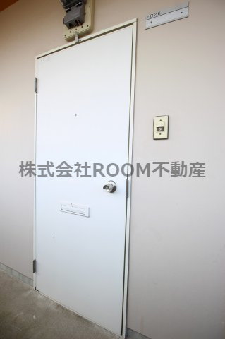 メイプルコート一万城の玄関|落ち着いた雰囲気の外観です