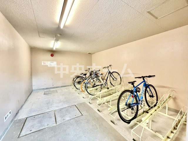 日神パレステージ瑞江西館の駐輪場|【自転車置き場】最新の空き状況や費用などの詳細は担当スタッフまでお問い合わせください。