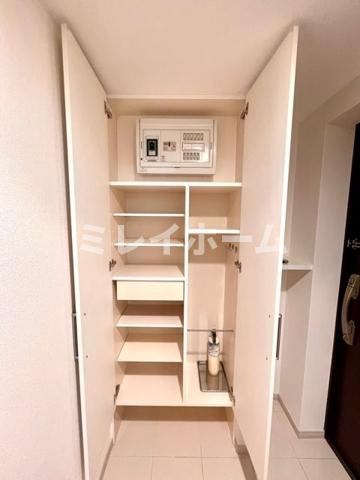 レジディア千鳥町の玄関