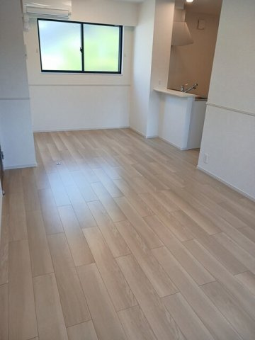 グランドメゾン扇屋の居間・リビング|こちらのリビングで趣味の時間をお楽しみください
