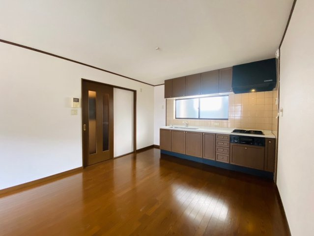 南区久世殿城町　貸家の居間・リビング