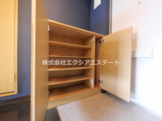 プレサンスフジの玄関