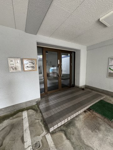 ヒルバレー妙法寺駅前のエントランス