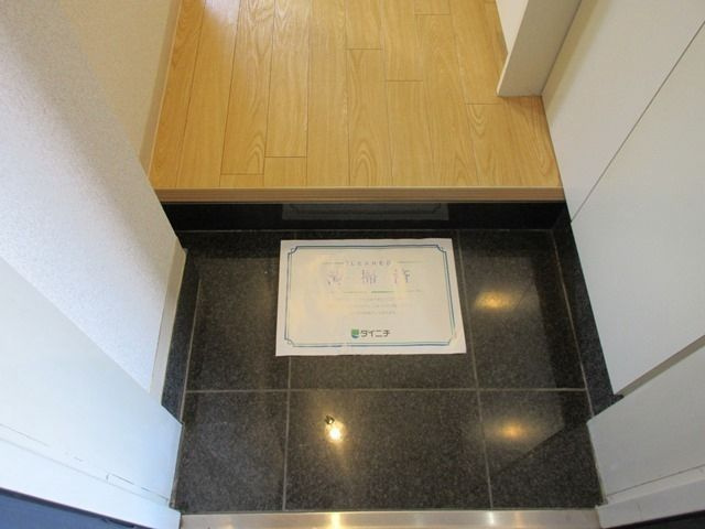 ローズマンションA69番館の玄関