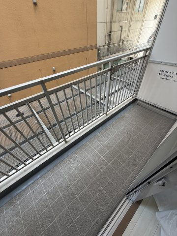 フレール新開地3丁目のバルコニー