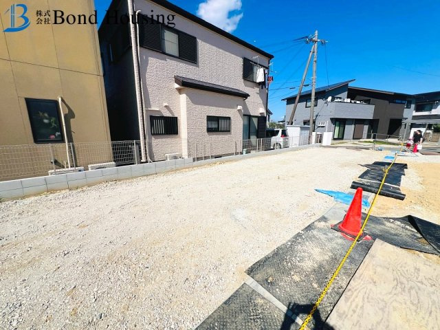 全４棟　駐車並列３台　大久保町江井島第3　4号棟　新築戸建の駐車場