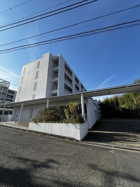 ベルヴィ能見台Ｂ棟の外観
