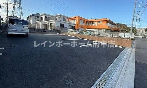 リブリ・ラピスカーサの駐車場