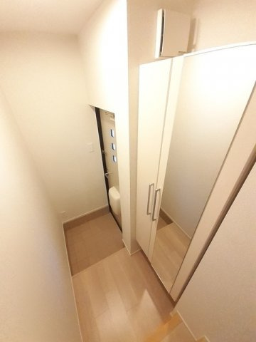 ワイズ　プラネッツの玄関
