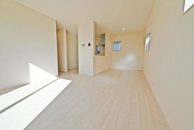 リーブルガーデン瓜破５丁目新築一戸建て│2SLDK＋駐車2台可の居間・リビング|LDK約16.5帖
ゆとりある広さを活かし、ご家族でのくつろぎ時間からご友人を招いてのホームパーティまで幅広くお使いいただけます。