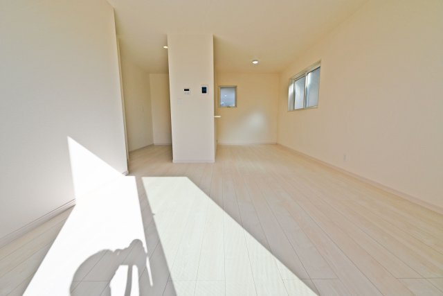 リーブルガーデン瓜破５丁目新築一戸建て│2SLDK＋駐車2台可のダイニング|人が集まりたくなる開放的な空間が、毎日の暮らしをより豊かに彩ります。