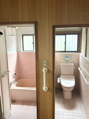 泉佐野市湊1丁目　中古戸建のトイレ
