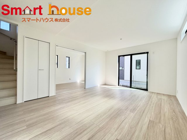 相模原市中央区淵野辺本町1丁目　新築3棟の居間・リビング|こだわりの広がりとゆとり♪家族と過ごす時間を大切にしたい方に、ぴったりの明るくゆとりある住空間です♪