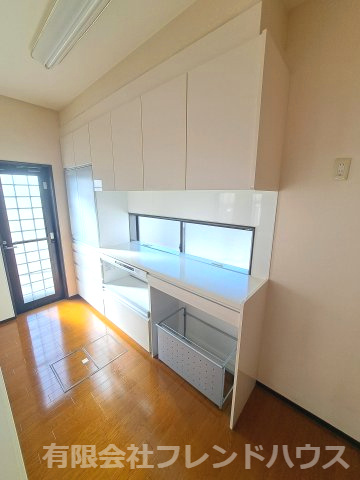 【キッチン】 | 己斐大迫1丁目戸建て | 食器棚