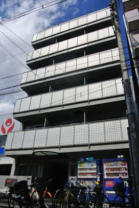 アリーヴェデルチ小阪の外観