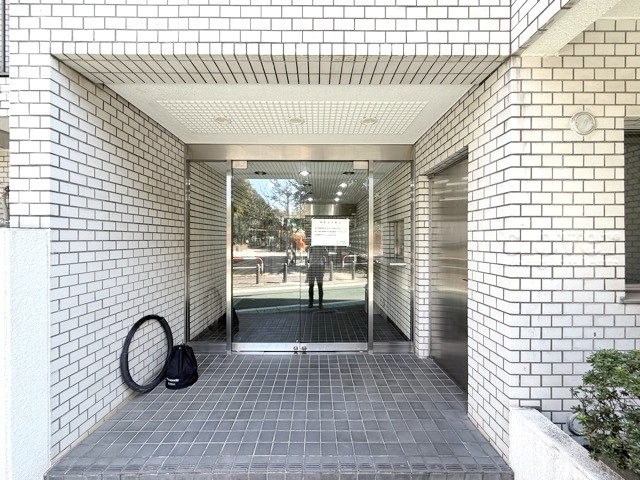 【エントランス】 | サンセゾン若松町 | マンションの「顔」ともいうべきエントランス部分です。～即日のご見学可能～　お問合せはお気軽に。
