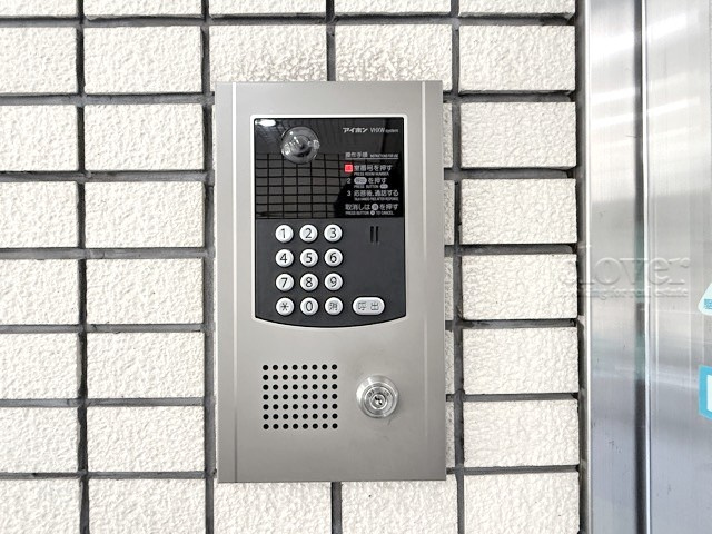 【防犯設備】 | サンセゾン若松町 | オートロックやカメラといった、共用部分の頼れる防犯設備。～即日のご見学可能～　お問合せはお気軽に。