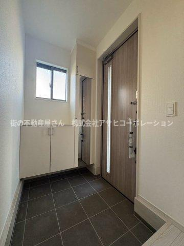 垂水区清水が丘2丁目　新築戸建て　2号棟の玄関|ゆったりとした玄関です