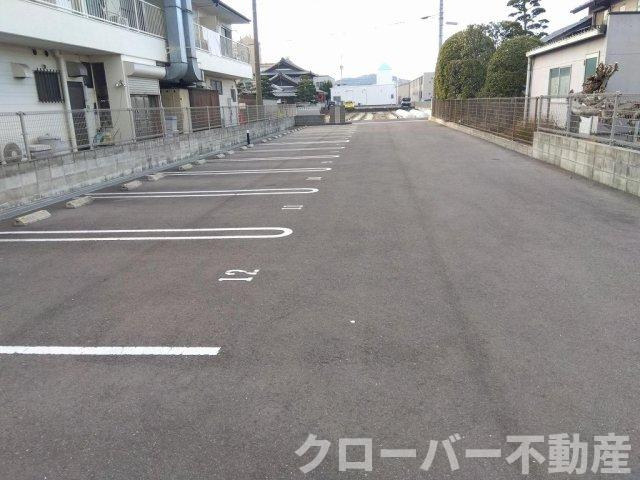 クレイノ茂木２の駐車場