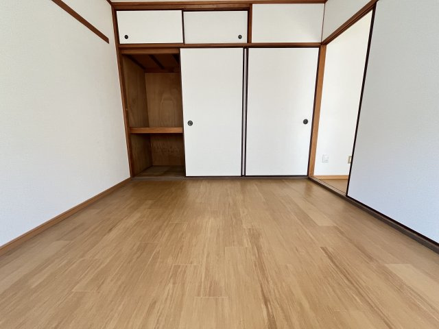 エルディム古谷の洋室