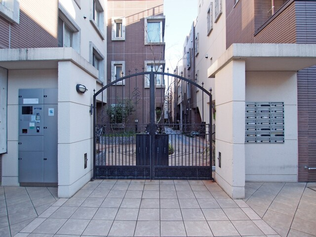 グラシオ早稲田・夏目坂のエントランス|グラシオ早稲田・夏目坂：ペット飼育可能なマンションです！