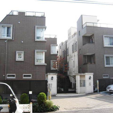 グラシオ早稲田・夏目坂の外観|スーパーやコンビニ近く買物便利な耐震基準適合マンション、グラシオ早稲田・夏目坂は即日現地案内可能となっておりますので、お気軽にお問い合わせください！