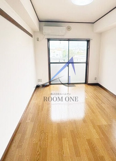 シャテロハイツ弐番館の居間・リビング|洋室のお部屋です。