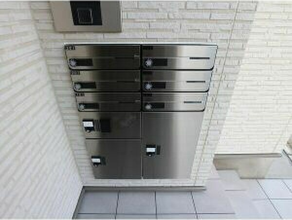 R-Smart金山ウエストのエントランス