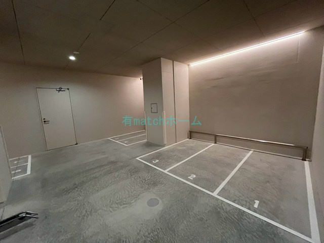 ArtizA瓦屋町Ⅱの駐車場