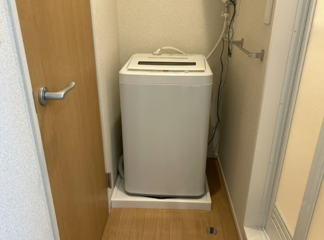 レオパレスウイングコートヤチヨの玄関