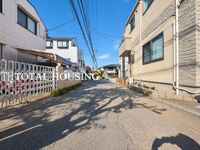 【前面道路含む現地写真】 | 【弊社先行公開】小金井市本町3丁目　新築戸建　全2棟
