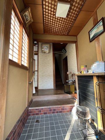 中古住宅　岩崎１丁目の玄関
